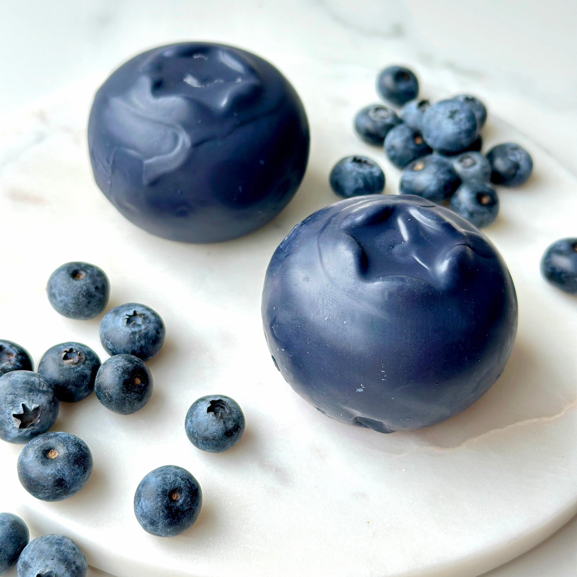 blåbær viral frukt blue berry minidessert cedric grolet trompeloeil Smelt sjokolade oslo viral frukt dessert oslodessert tiktok moussecake cedrik grolet trompe loeil instagram trompe l'oeil jordbær sjokolade sjokolademousse dessert ,minidessert, bryllup, konfiramsjon, fest, oslo viral fruktkake, viral frukt, cedric grolet, paris fransk, dessert, petit four 17.mai