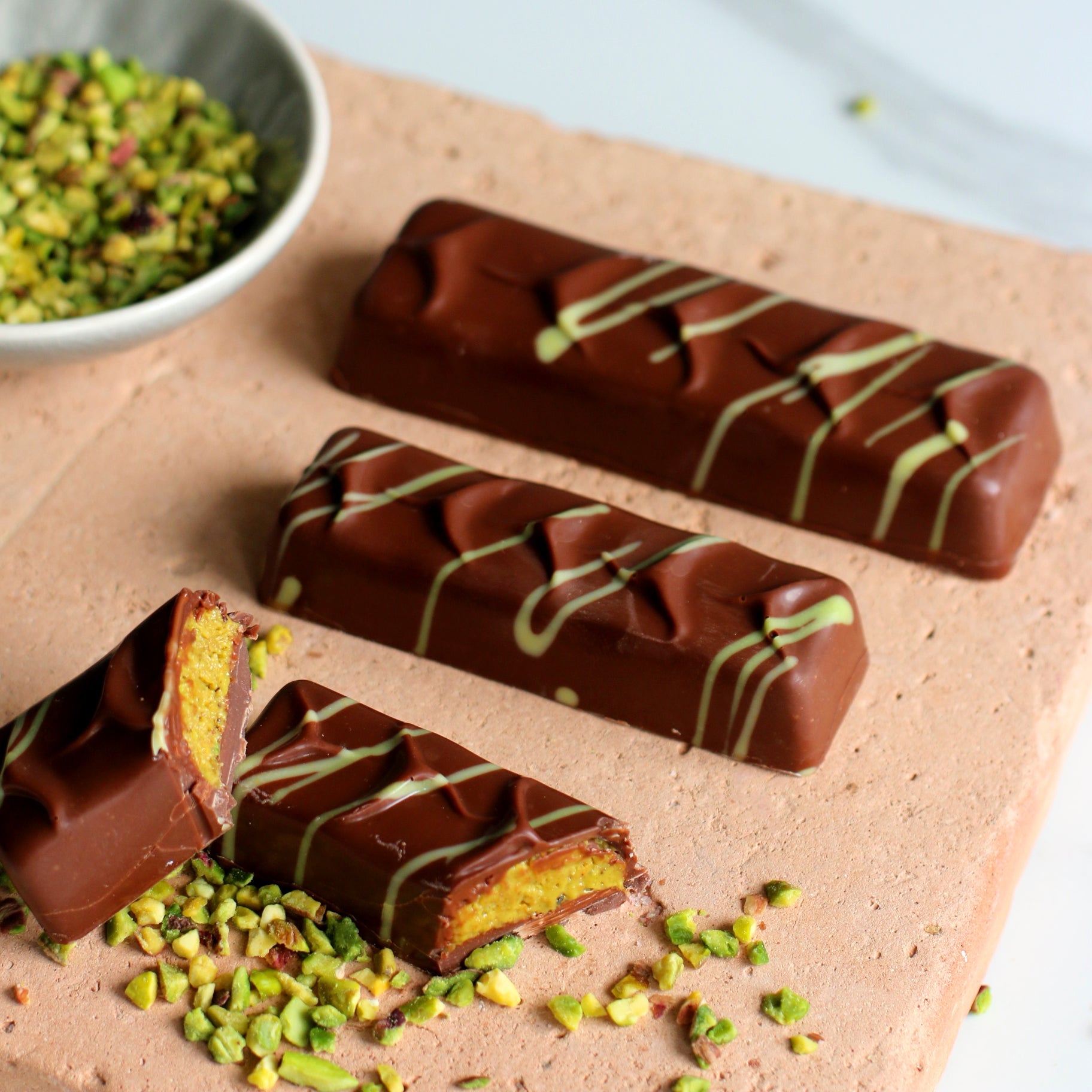 Dubai sjokolade Dubai sjokolade dubaibar dubai bar dubaisjokolade dubai sjokolade pistasj knafe pistasjkrem tiktok trendy baklava viral katayfi dubaichocolate knafeh ramadan minidessert eid dessert marshmallows marshmallow chrunchy tiktok viral trendbar