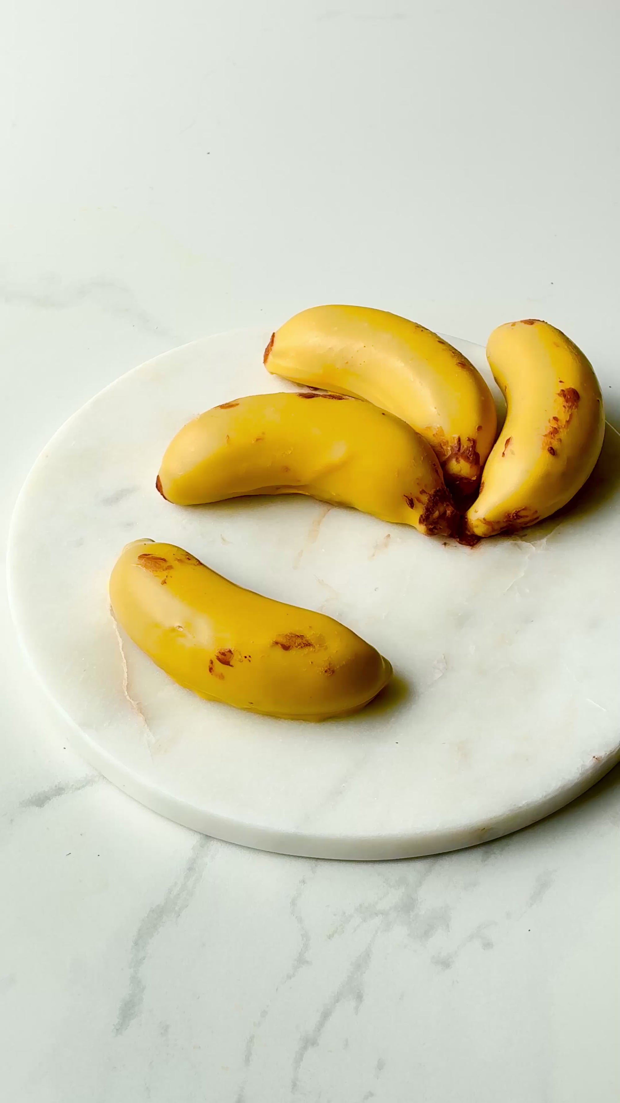 banan viral banan banandessert banansjokolade Smelt sjokolade oslo viral frukt dessert oslodessert tiktok moussecake cedrik grolet trompe loeil instagram trompe l'oeil jordbær sjokolade sjokolademousse dessert ,minidessert, bryllup, konfiramsjon, fest, oslo viral fruktkake, viral frukt, cedric grolet, paris fransk, dessert, petit four 