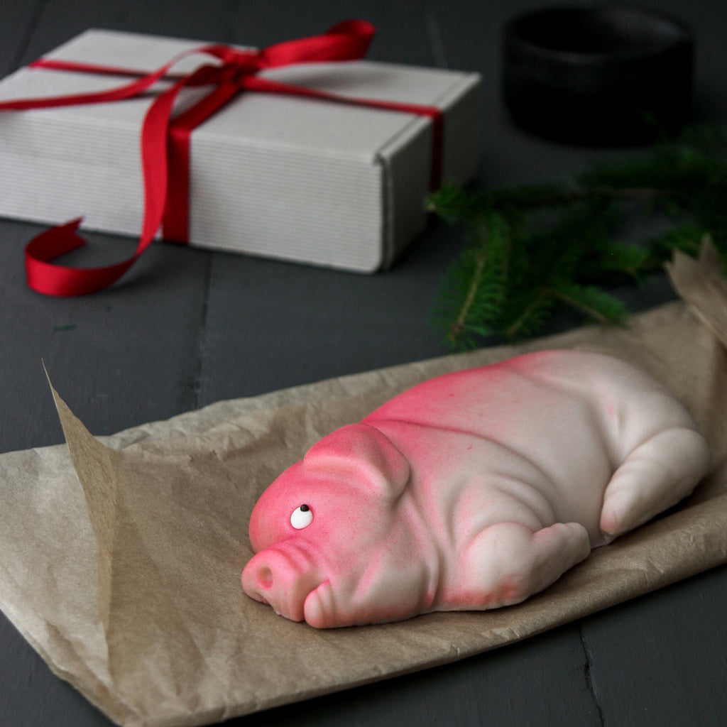 julegris Marsipangris  marsipan grisemor gave julegave 1 kg stor marsipangris håndlaget marsipan mandelgave premie røtpremie julegris gaveeske marsipangave